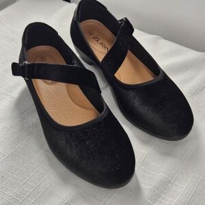 Zurin‎ Womens Size 10 black velvet Mary Jane flats.